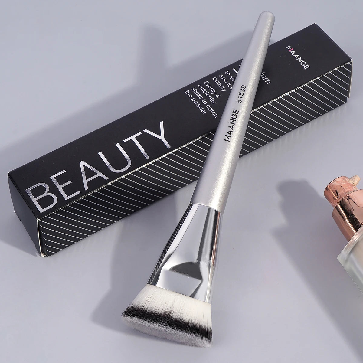 Pennello MAANGE Flat Round Foundation Brush